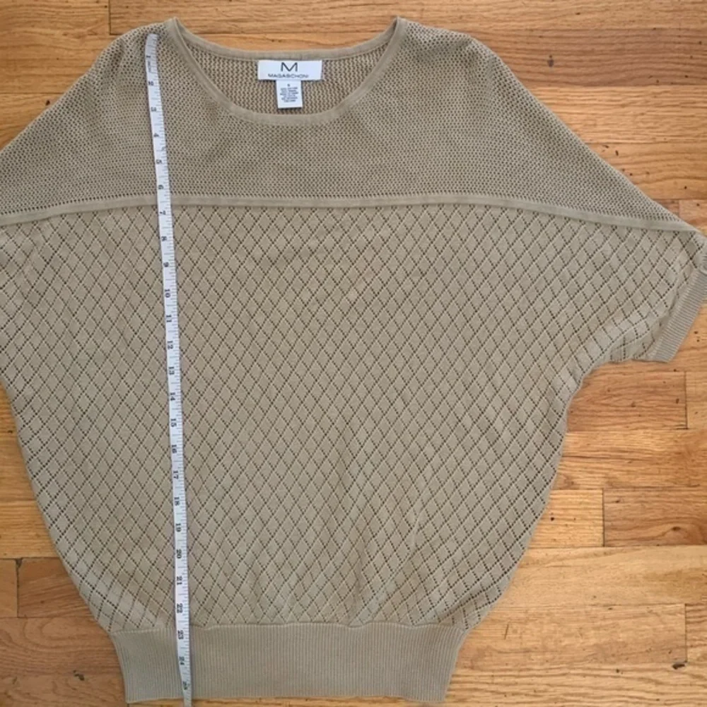 Magaschoni size small sweater
